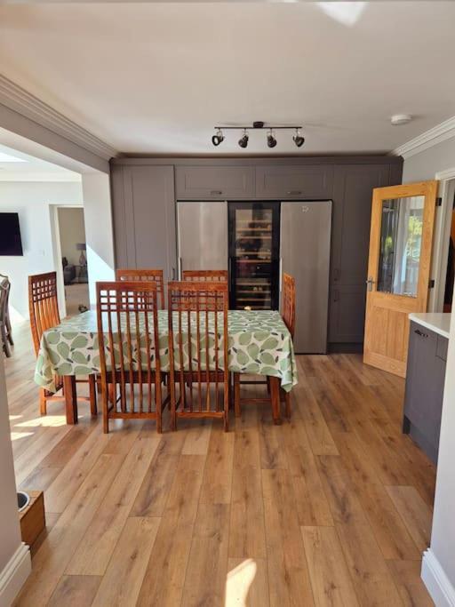 Large 4 Bedroom House On The River Wensum Sleeps 13 Norwich Ngoại thất bức ảnh