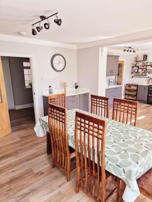 Large 4 Bedroom House On The River Wensum Sleeps 13 Norwich Ngoại thất bức ảnh